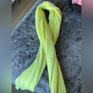 White and Warren travel scarf